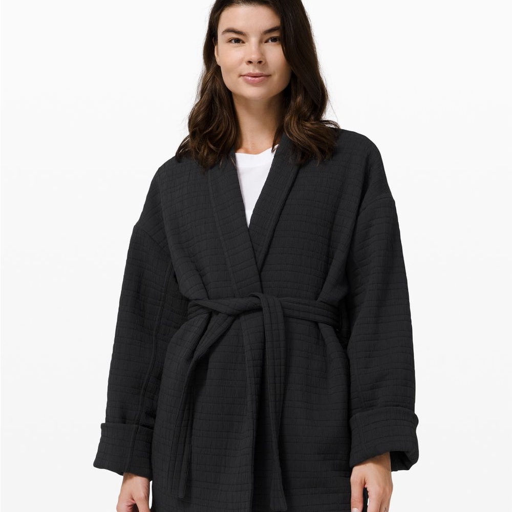 Lululemon Serene Travels Wrap
DESIGNED FOR ON THE MOVE Size 2